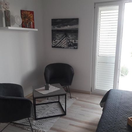 Apartment Tea Primosten Bagian luar foto