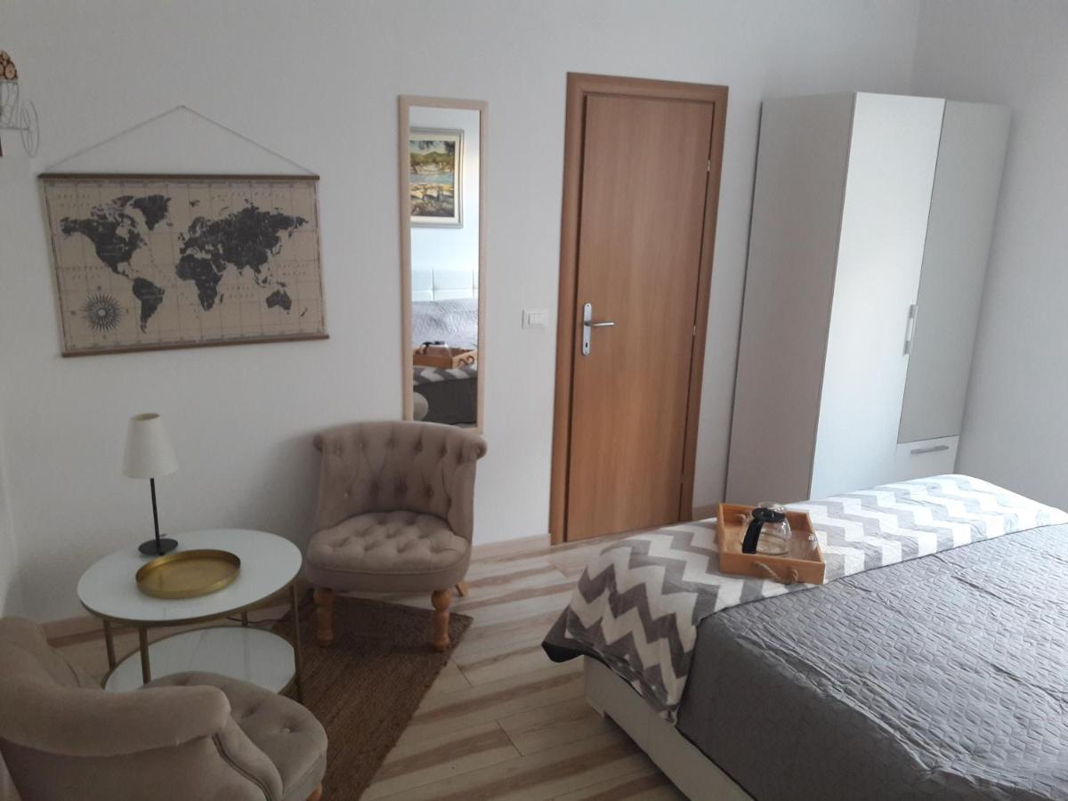 Apartment Tea Primosten Bagian luar foto