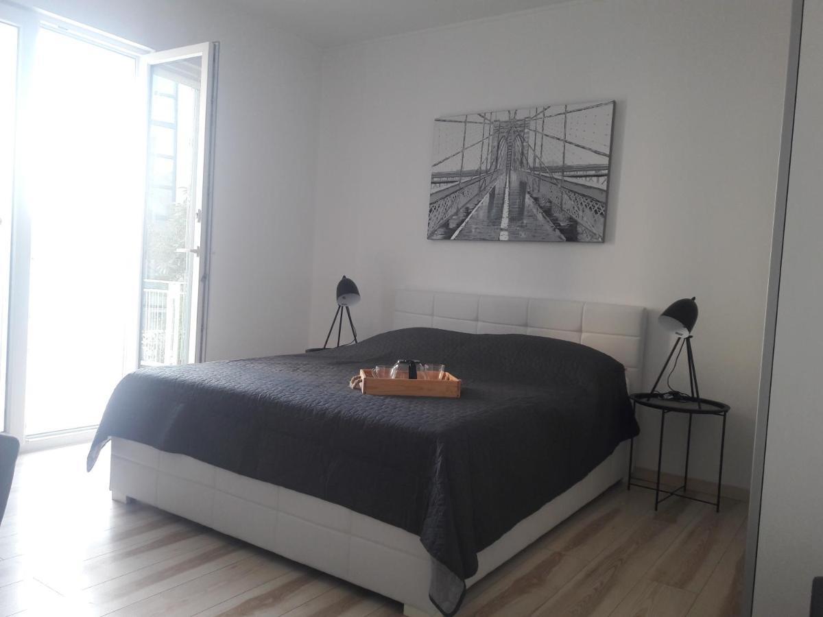 Apartment Tea Primosten Bagian luar foto