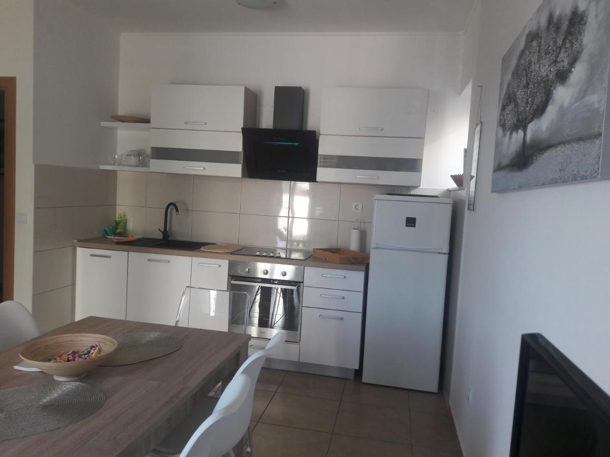 Apartment Tea Primosten Bagian luar foto