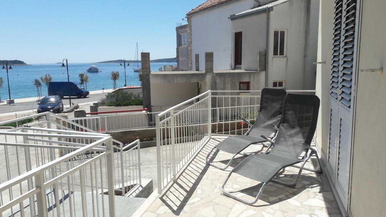 Apartment Tea Primosten Bagian luar foto